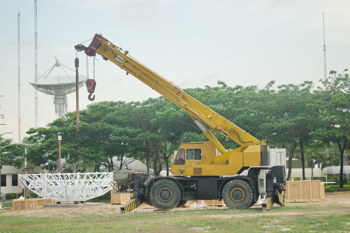 Best Applications for Rough Terrain Cranes Best Applications for Rough Terrain Cranes