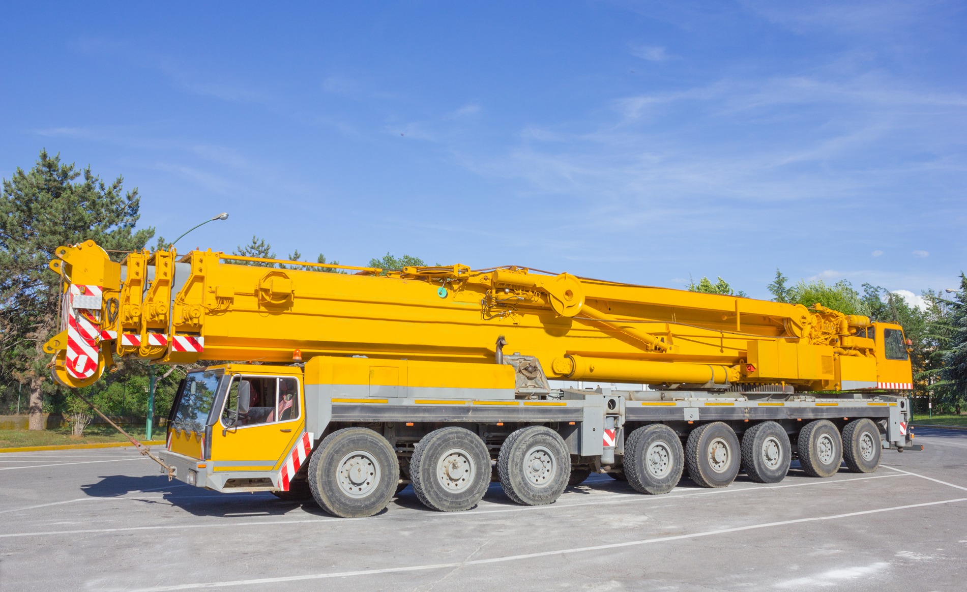 Hydraulic Truck Cranes: When & Why to Use Them